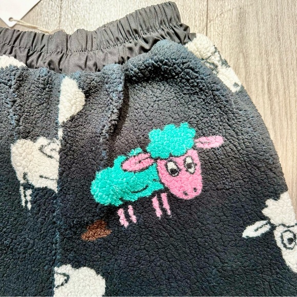 Natasha Zinko Duo Sheep Print Fleece Shorts NWT - Picture 12 of 13